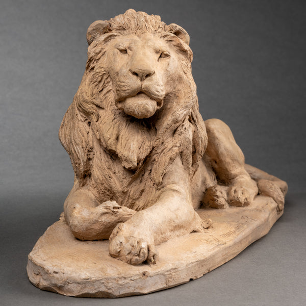 Ytiga NUMATA (1873-1954) Lion couché - Exceptionnelle Terre cuite originale datée 1906