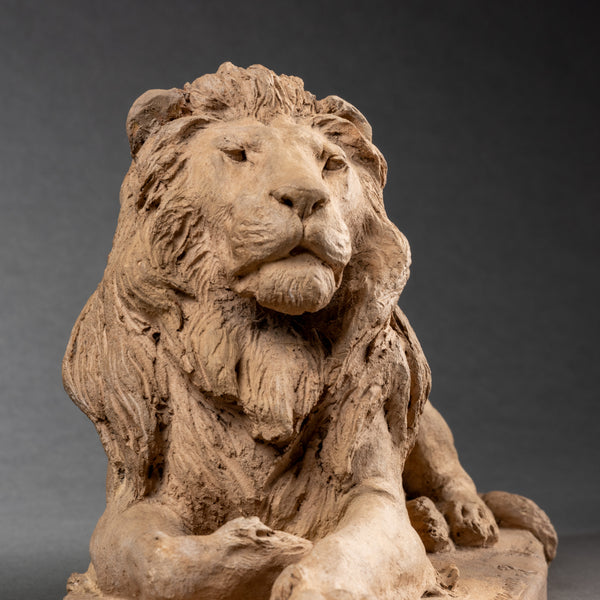 Ytiga NUMATA (1873-1954) Lion couché - Exceptionnelle Terre cuite originale datée 1906
