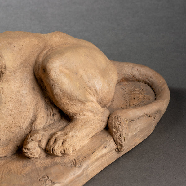 Ytiga NUMATA (1873-1954) Lion couché - Exceptionnelle Terre cuite originale datée 1906