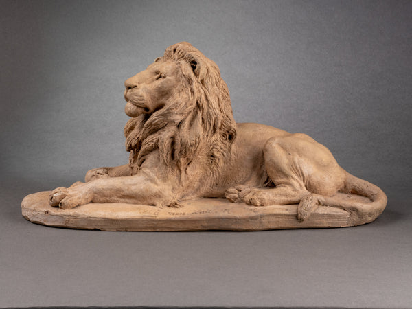 Ytiga NUMATA (1873-1954) Lion couché - Exceptionnelle Terre cuite originale datée 1906
