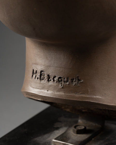 Hugues BACQUET (1928-2009) Buste de femme Asie du Sud-Est en terre cuite patinée