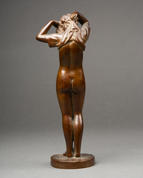 Maurice DELANNOY (1885-1972) 'Jeune femme se dénudant' Bronze patiné, période Art Déco.