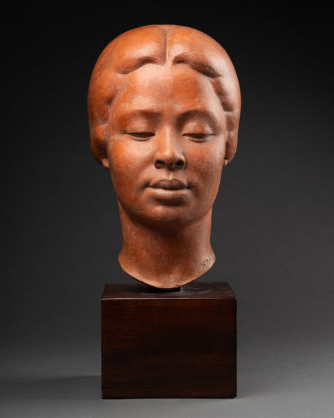 Hugues BACQUET (1928-2009) Buste de femme Asie du Sud-Est en terre cuite patinée sur base bois