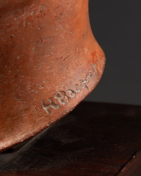 Hugues BACQUET (1928-2009) Buste de femme Asie du Sud-Est en terre cuite patinée sur base bois