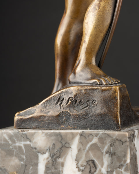 Otto H RIESE (XXème, Allemagne) 'Athlète nu bandant son arc' Bronze patiné Art Déco