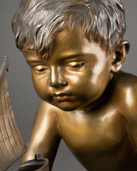Emmanuel VILLANIS (1858-1914) Enfant jouant avec un bateau. Grand et rare bronze. Vers 1900