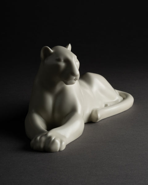 Armand PETERSEN (1891-1969) - Lionne couchée - Porcelaine Emaillée, Bing & Grundahl
