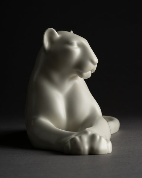 Armand PETERSEN (1891-1969) - Lionne couchée - Porcelaine Emaillée, Bing & Grundahl