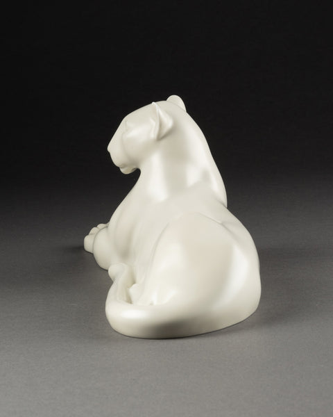 Armand PETERSEN (1891-1969) - Lionne couchée - Porcelaine Emaillée, Bing & Grundahl