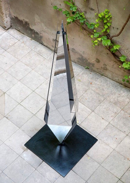 Corentin DIVOL et Loîc RAINEVAL - "VERITES" (2023) - Oeuvre monumentale, Acier, Bois Noirci, panneaux composite miroir aluminium polyéthylène