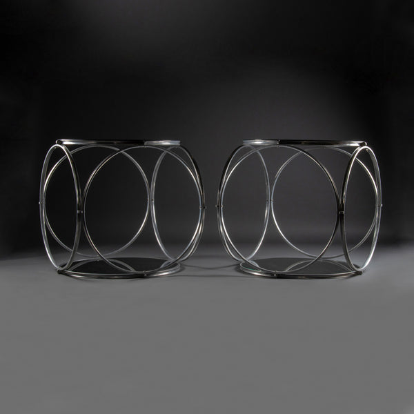 Paire de guéridons modernistes en aluminium et verre miroir, années 1980.