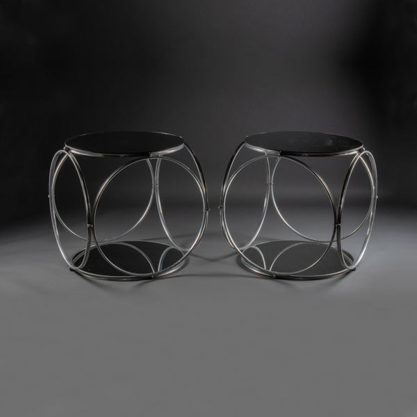 Paire de guéridons modernistes en aluminium et verre miroir, années 1980.