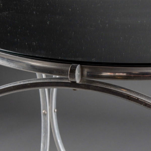 Paire de guéridons modernistes en aluminium et verre miroir, années 1980.