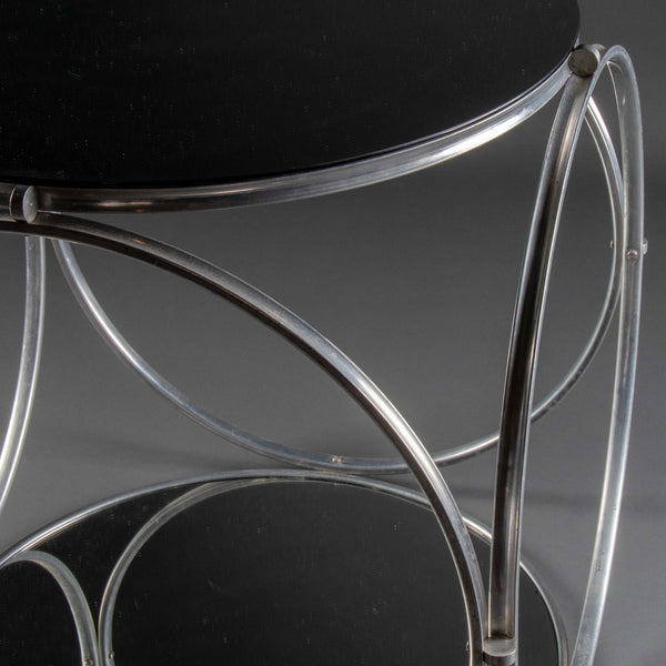 Paire de guéridons modernistes en aluminium et verre miroir, années 1980.