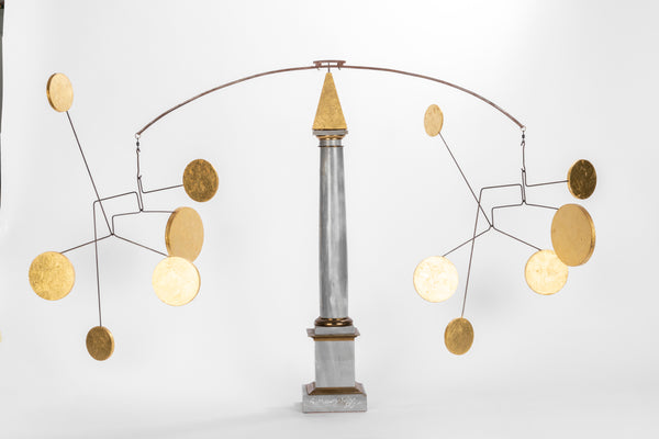 Serge MENDJISKY (1929-2017)  'L’Or Egyptien' (2012) Stabile. Acier, marbre, laiton, bois doré à la feuille.