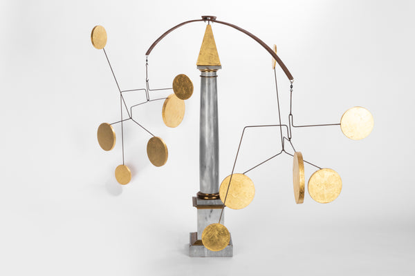 Serge MENDJISKY (1929-2017)  'L’Or Egyptien' (2012) Stabile. Acier, marbre, laiton, bois doré à la feuille.