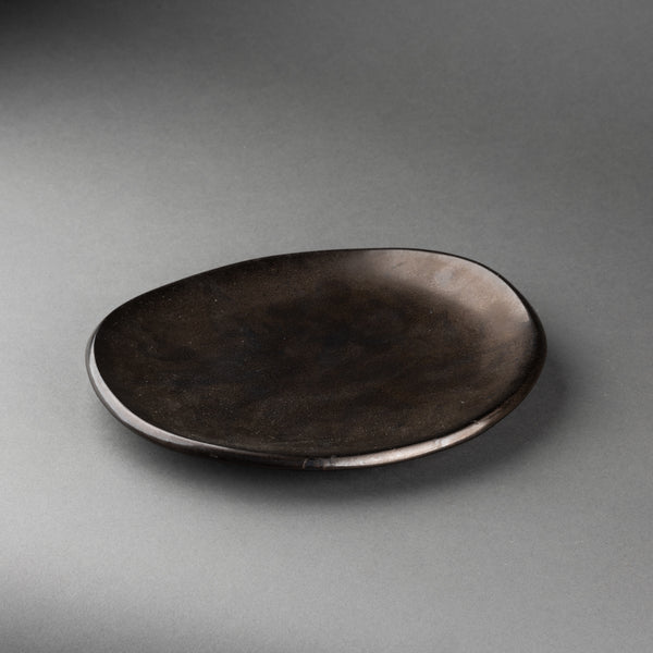 Atelier MADOURA - Coupe oblongue en céramique émaillée couverte noire