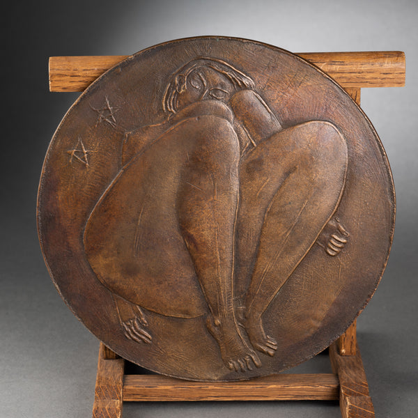 Antoniucci VOLTI (1915-1989) - Bronze medallion 'crouched woman' Edition by La Monnaie de Paris on 150.