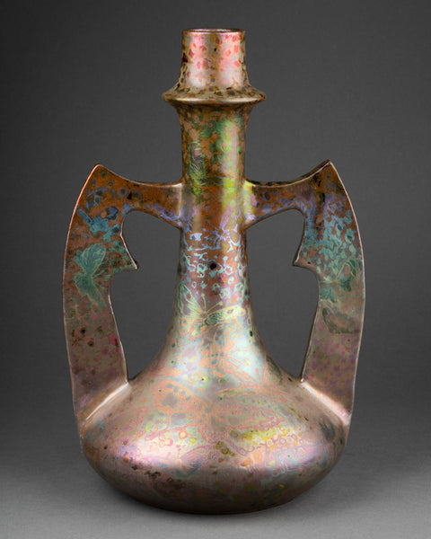 Clément MASSIER '1844-1917) Vase a double prise en faïence à glaçure irisée, décor aux papillons.