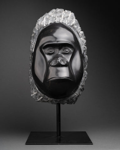 Michel GARINO (1962-, France) Tête de gorille, Taille directe sur marbre noir (Vallée de la Roja)