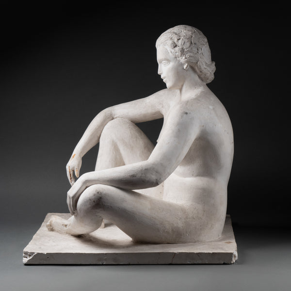 Femme assise au repos - Grand platre d'atelier Art Déco non signé