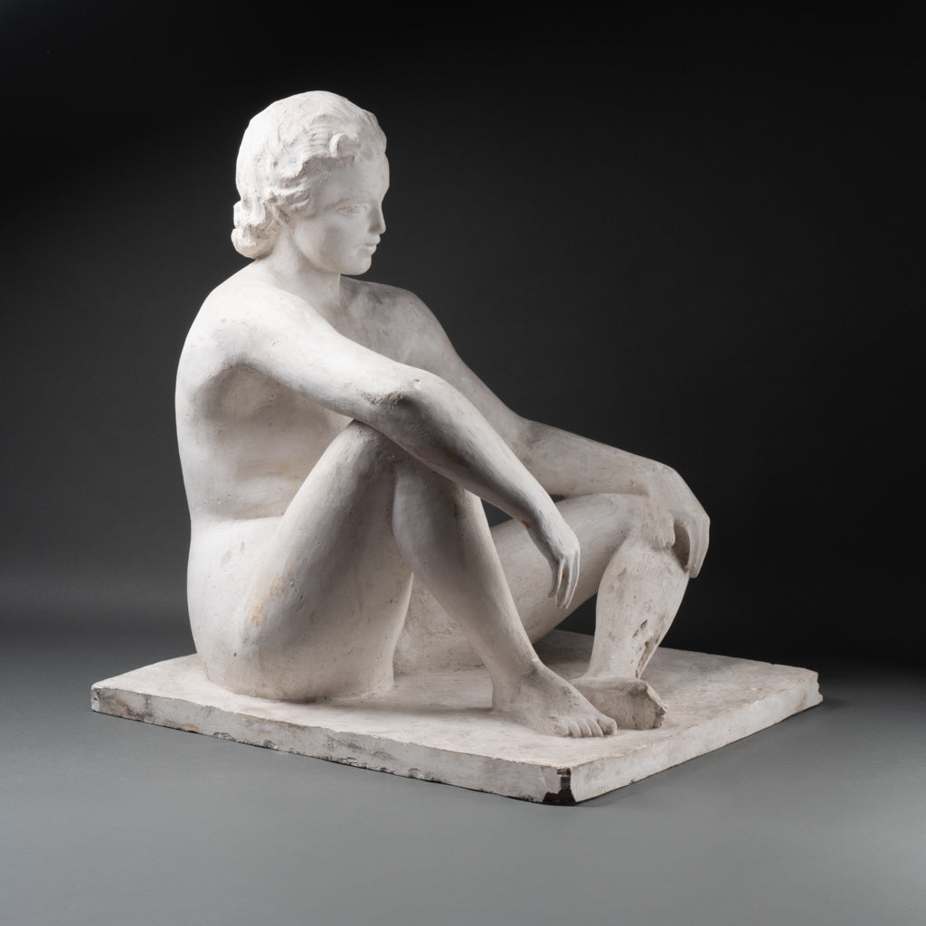 Femme assise au repos - Grand platre d'atelier Art Déco non signé