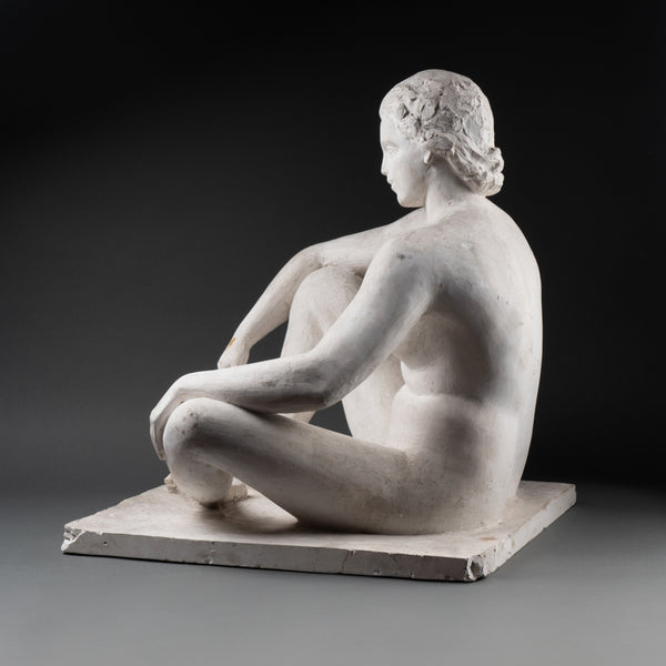 Femme assise au repos - Grand platre d'atelier Art Déco non signé