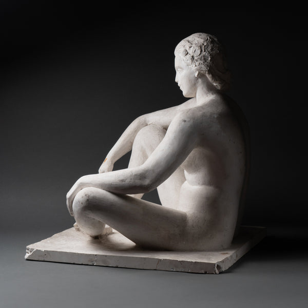 Femme assise au repos - Grand platre d'atelier Art Déco non signé