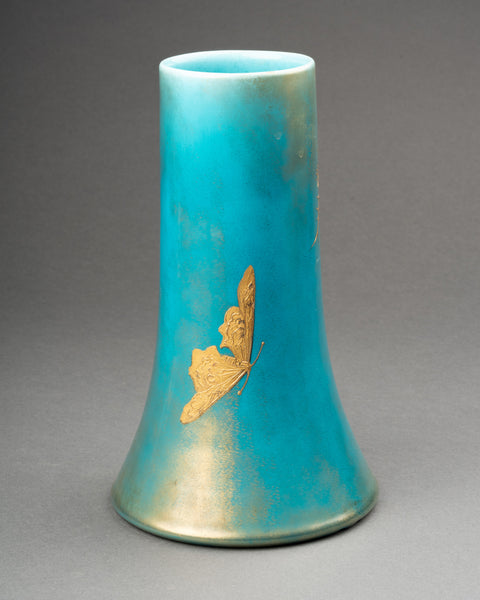 Clément MASSIER et L. LEVY - Bel ensemble de 3 vases en céramique émaillée sur fonds bleu, décor à l'or.