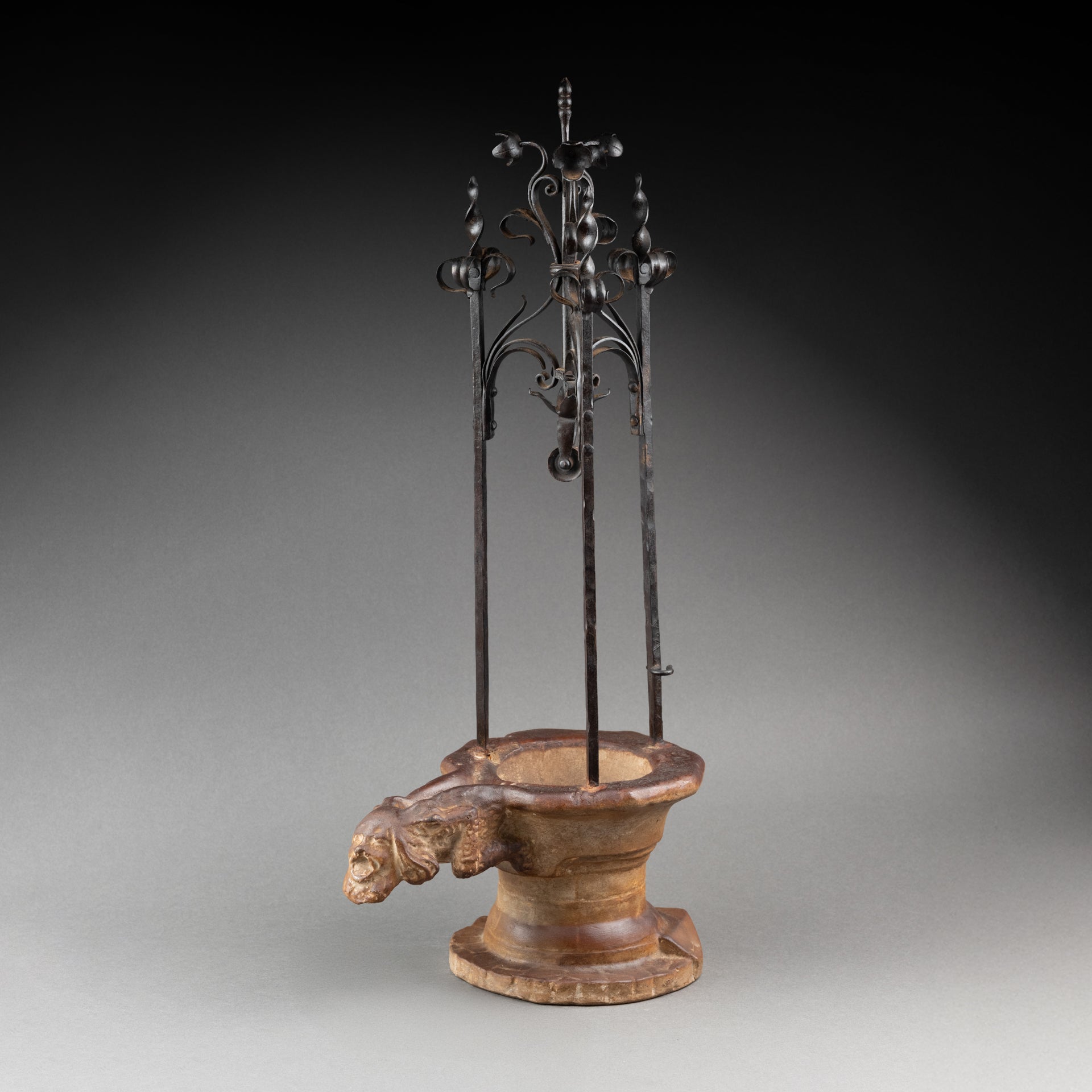 Puits de l'Hotel de Cluny - Réduction en plâtre atiné et fer forgé, fin XIXème (H 48 cm)