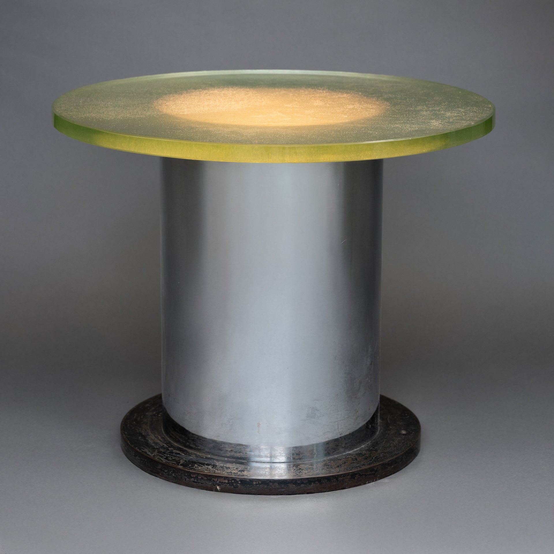 Table basse lumineuse en métal et verre (dalle Saint Gobain)