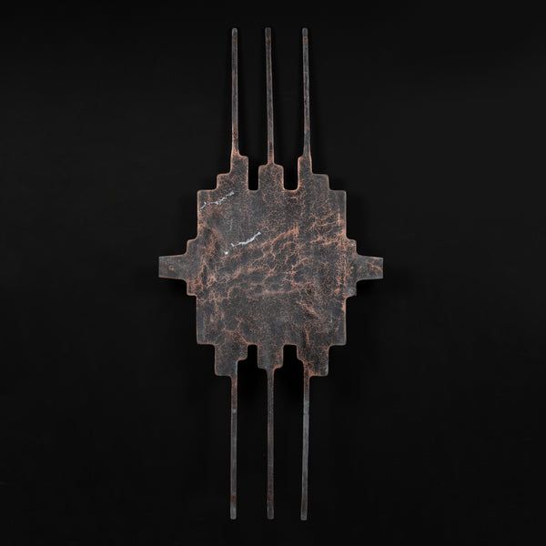 Porte moderniste en métal patiné