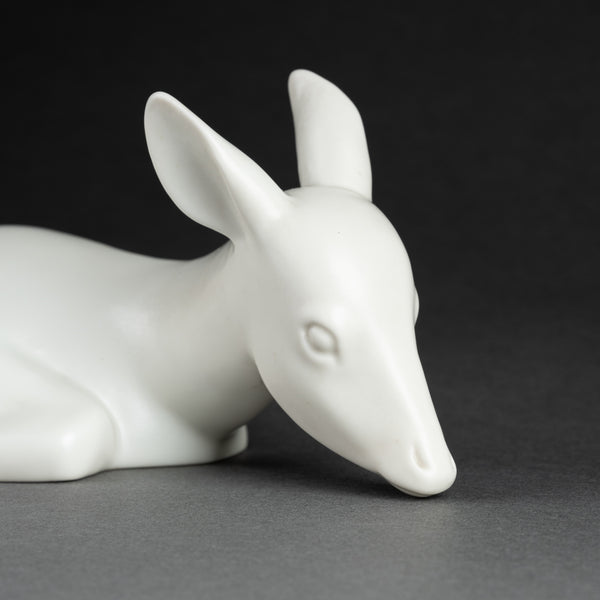 Armand PETERSEN (1891-1969) - Lying Doe - Glazed Porcelain, Bing & Grundahl