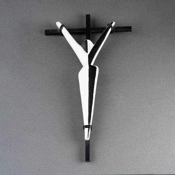 Christ sur sa croix - Céramique émaillée sur croix en métal noir