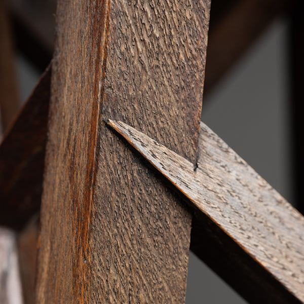 Selette à 4 pieds en bois sculpté, croissillons et entretoises