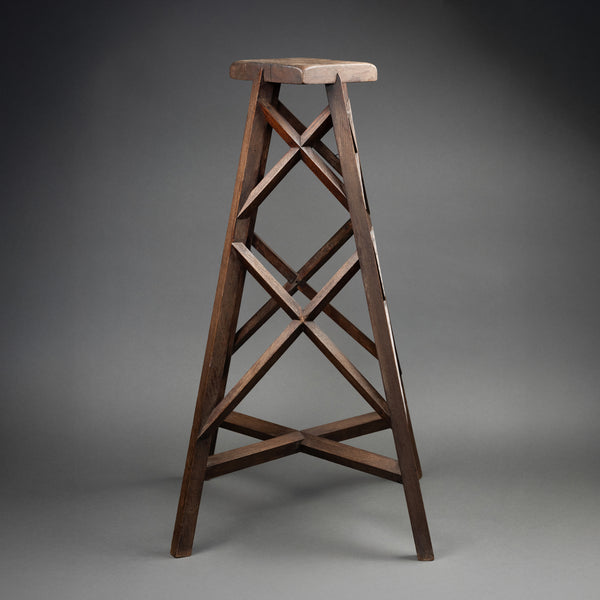 Selette à 4 pieds en bois sculpté, croissillons et entretoises