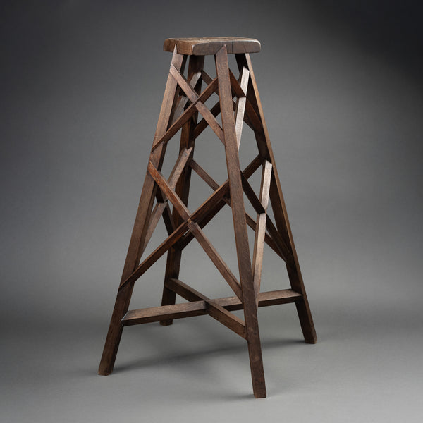 Selette à 4 pieds en bois sculpté, croissillons et entretoises