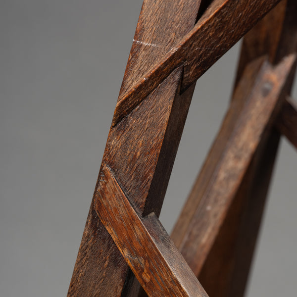 Selette à 4 pieds en bois sculpté, croissillons et entretoises