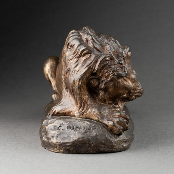 J. E. MASSON (1871-1932) Lion dévorant sa proie, bronze fin XIXème