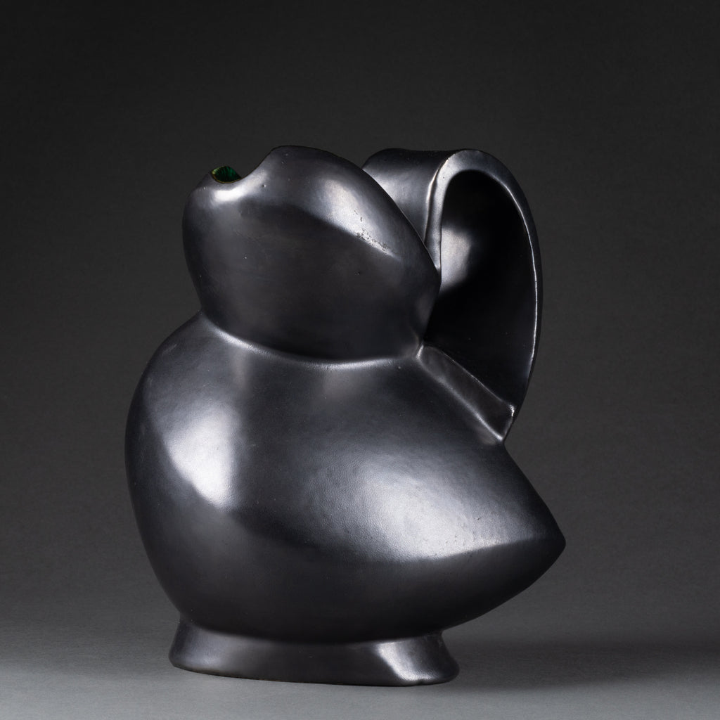 Jacques BLIN (1920-1995) Pichet en céramique émaillée noire. Vers 1950.