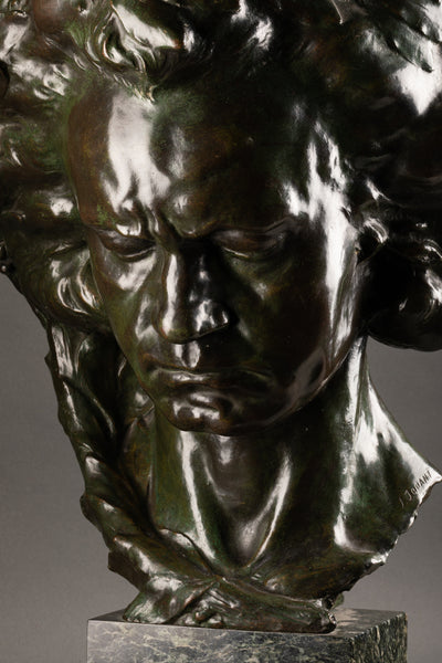 Jules JOUANT (1863-1938) Grand buste de Beethoven. Bronze patiné - Fonte Gonot limitée à 50 exemplaires. Circa 1920.