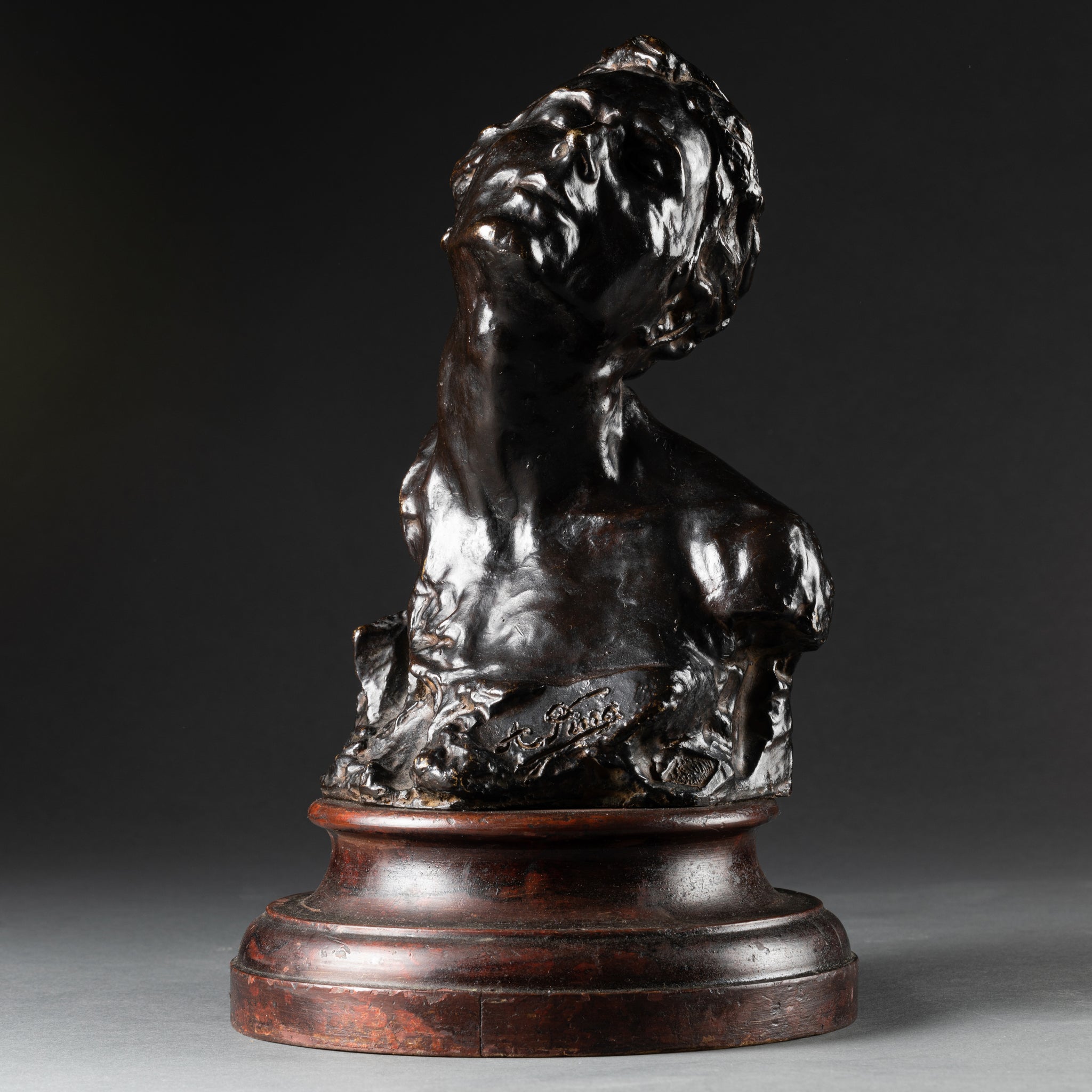 Alfredo PINA (1887-1966) Buste de femme en bronze patiné. Fonte Valsuani, période Art Déco - Collection's - Romain & Henri Hayat