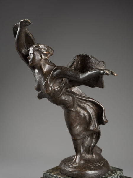 Jacques LOYSEL (1867-1925) Danseuse au voile - Bronze patiné, Fonte L Gatti, vers 1920.